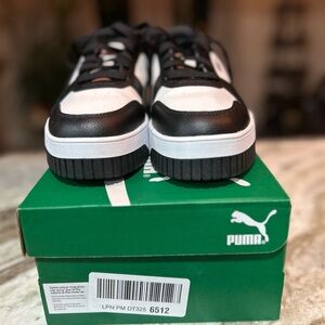 White and Black Puma’s